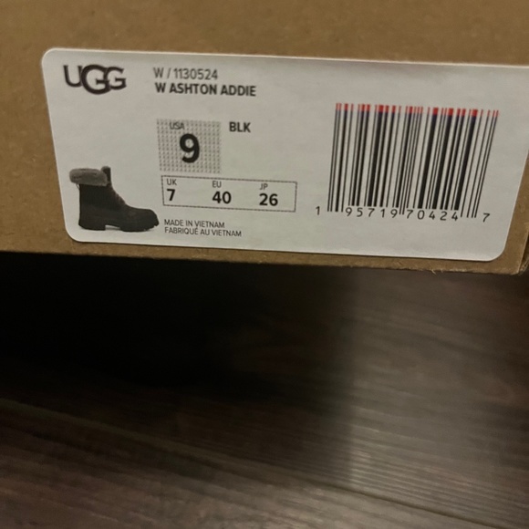 Ugg Winter Boots - Picture 2 of 5